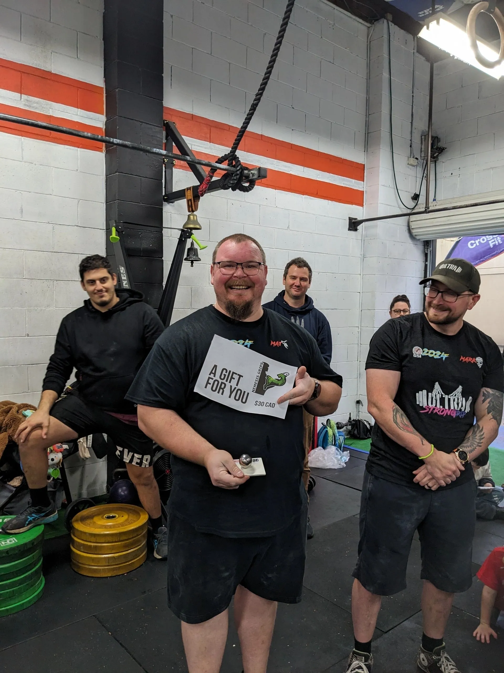2-Hand Pinch (3-inch block) competition lift